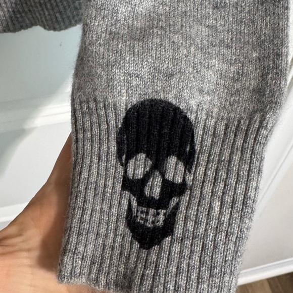 Aqua 100% Cashmere Skull Sweater Gray Black Print Crewneck Soft Luxury Small - Picture 8 of 12